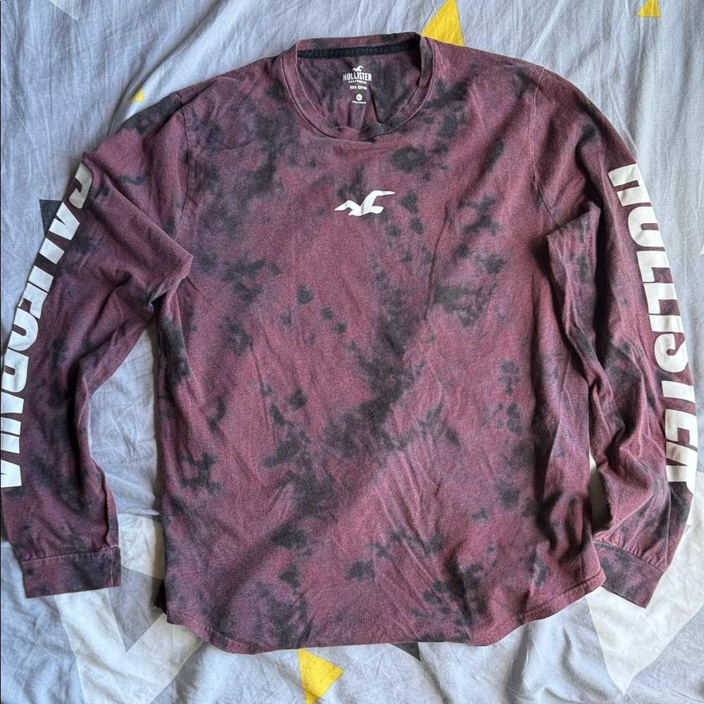 Hollister Men's Burgundy and Black Long Sleeve Tee